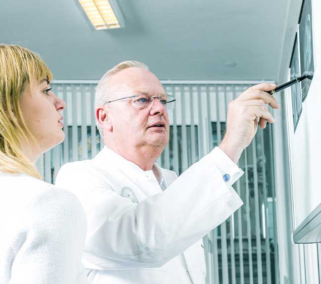 Dr Martin Schwarz Unfallchirurgie und Orthopaedie in Wien Spezialisierungen Ellbogengelenk